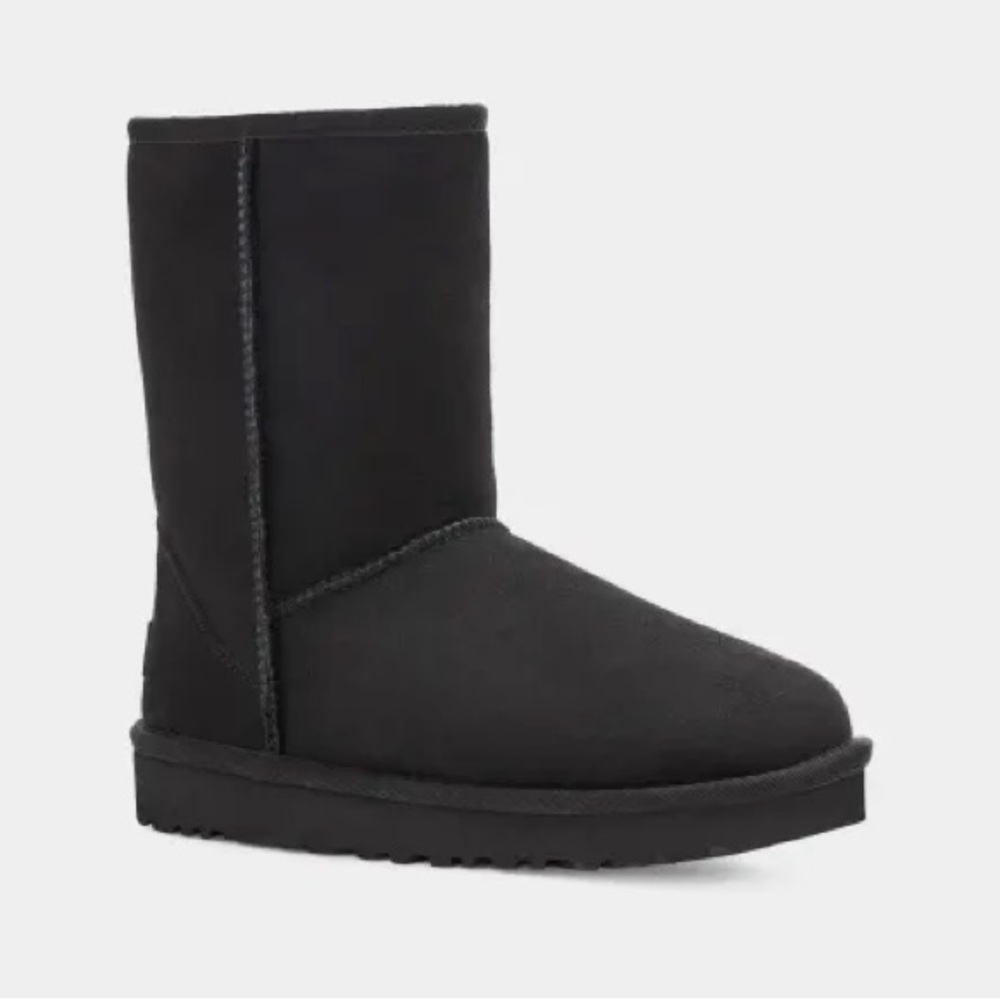 UGG Classic Short II — Black — Size: Women’s 8